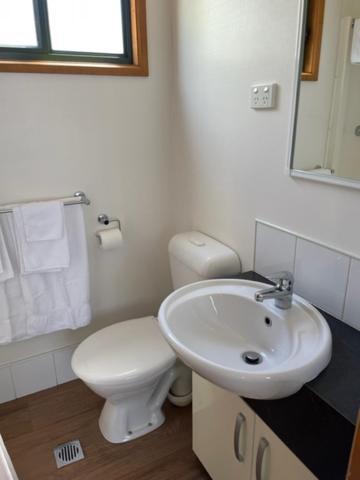 Lunar Cabins Parkes Room photo