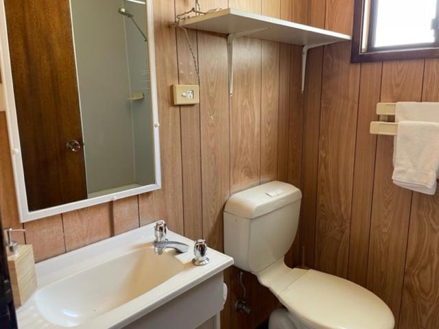 Lunar Cabins Parkes Room photo